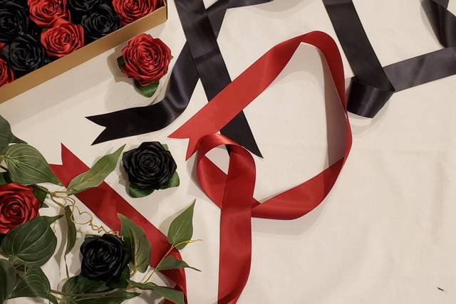 Black & Mauve Ribbon Roses