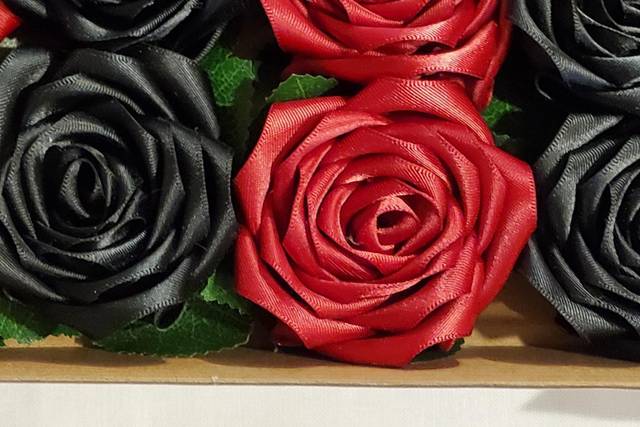 Black & Mauve Ribbon Roses