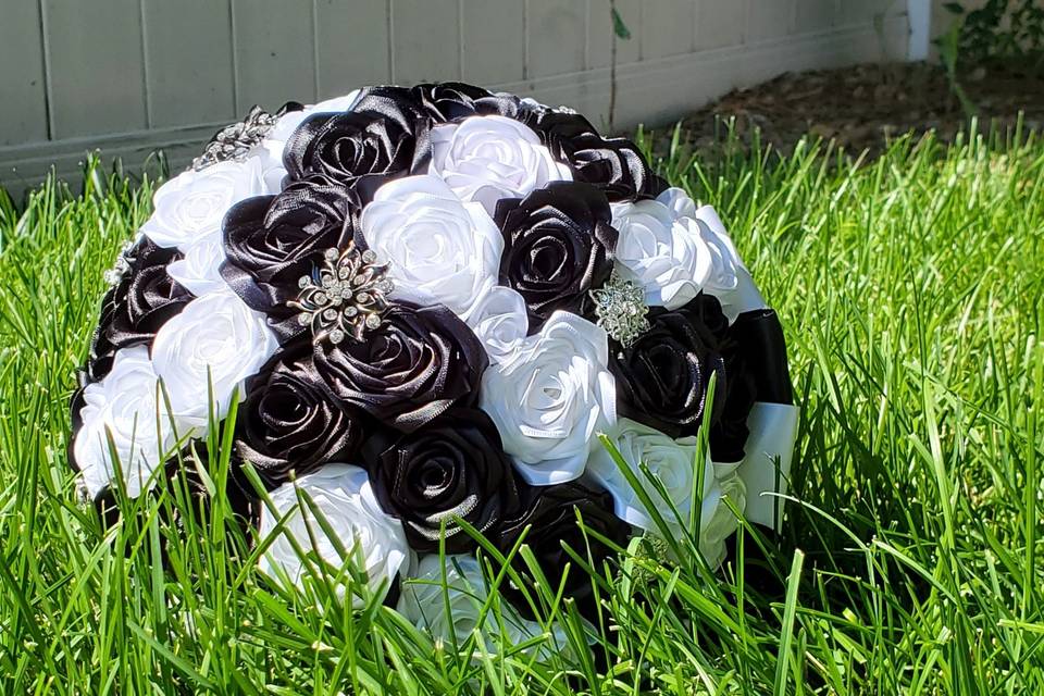 Yin & Yang Bridal Bouquet