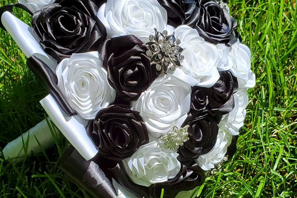 Yin & Yang Bridal Bouquet
