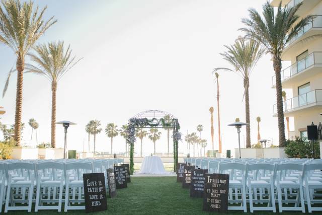 The Waterfront Beach Resort, A Hilton Hotel
