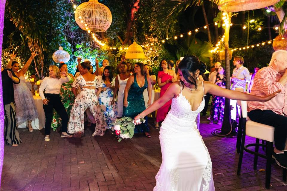 Bouquet toss