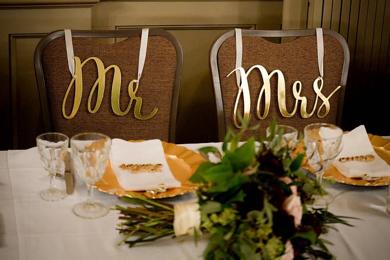 Sweetheart table | Photo by: Digital Galleria Designs