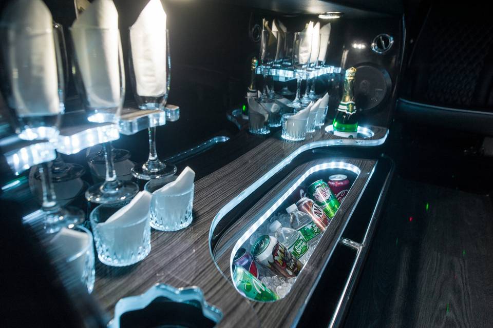 Bar in 8 Passenger Limo