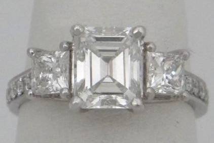 Tear shaped diamond ring