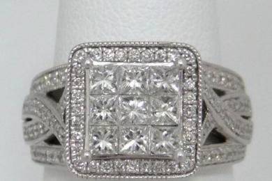 Square ring with band pattern
