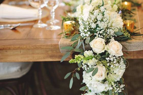 Farm table style garland