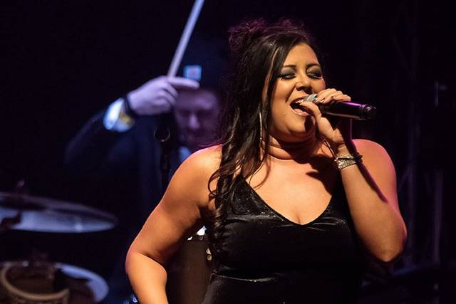 Lead Singer Amy Mitchell