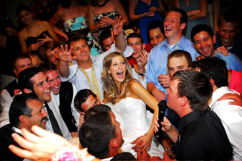 Dallas Wedding DJ's -And the crowd goes wild.