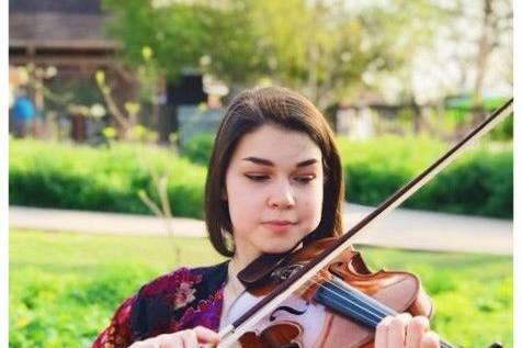 Corina Santos, violin