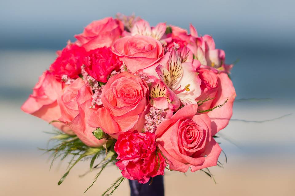 Rose bouquet in the sand