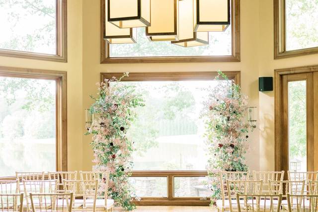 Intimate wedding in Lodge