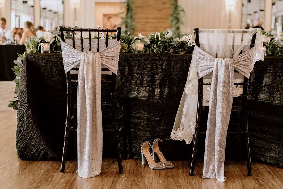 His + Hers Sweetheart Table