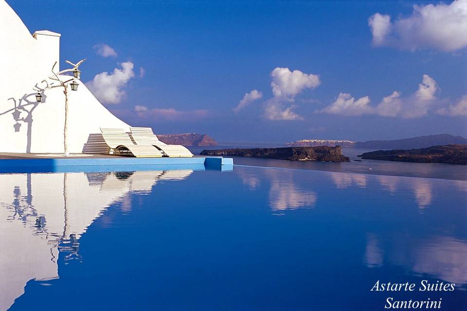 Astarte Suites Hotel in Santorini island, Greece
Website: www.astartesuites.gr