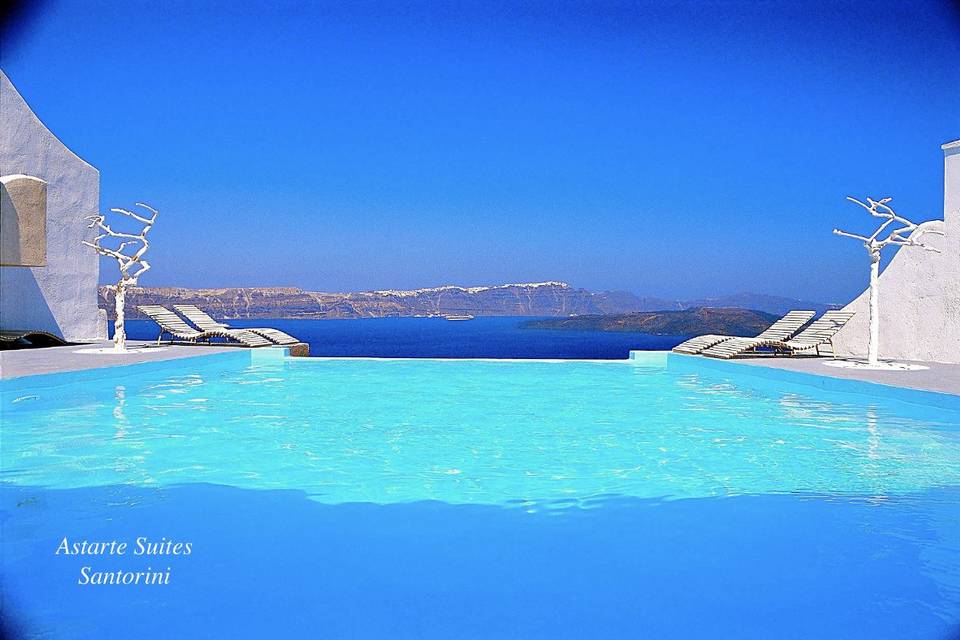 Astarte Suites Hotel in Santorini island, Greece
Website: www.astartesuites.gr