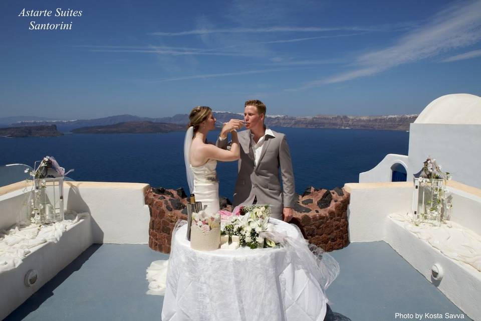 Astarte Suites Hotel in Santorini island, Greece
Website: www.astartesuites.gr