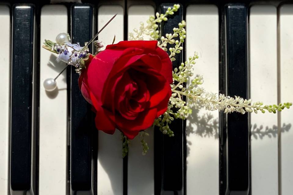 An elegant rose boutonnière