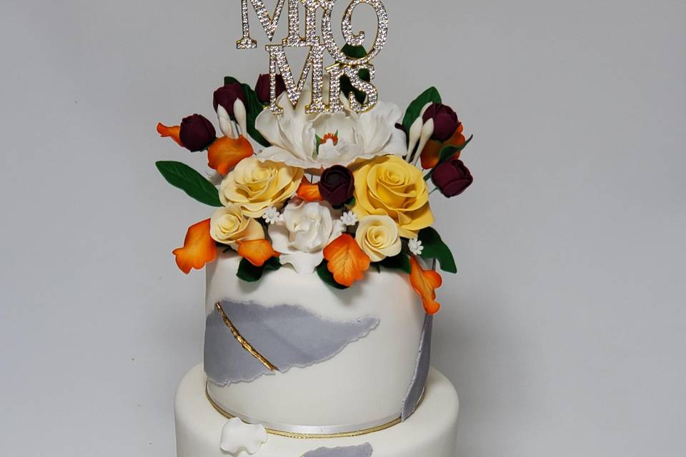 Fondant with flowers and gold