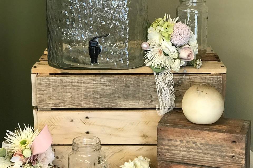 Drinks dispenser with rustic mason jars