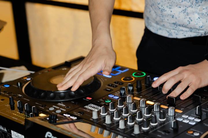DJ decks