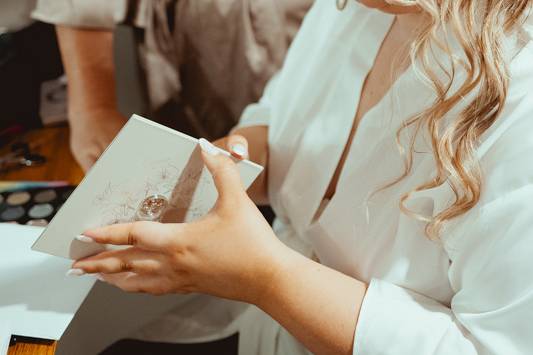 Bride opens card