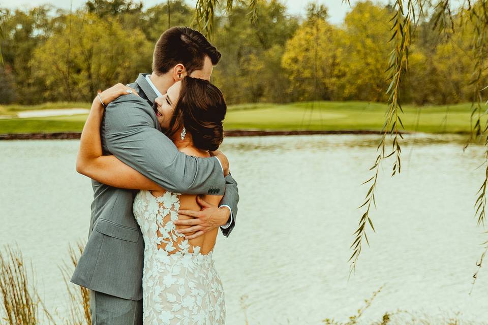Gettysburg Wedding Hug