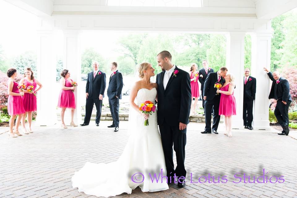 Couple with bridesmaids and groomsmen