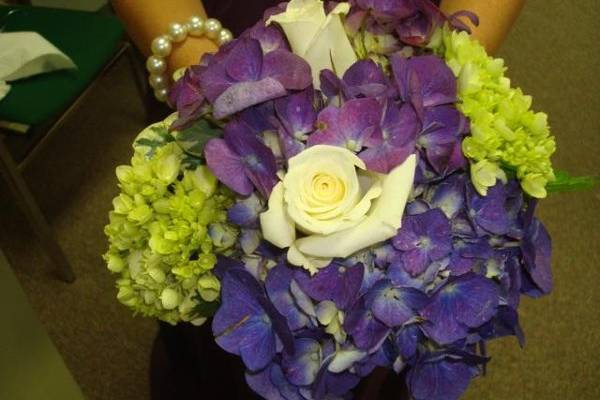 Bridesmaids Bouquet Hydranga and Roses