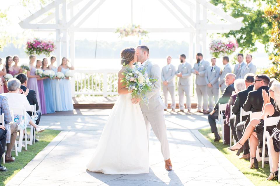 Ceremony kiss