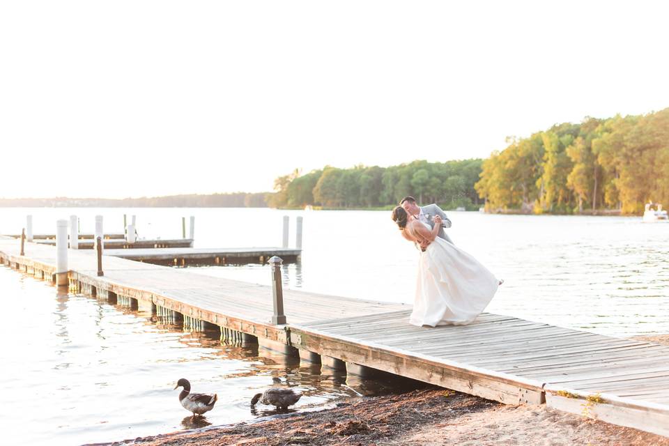 Kiss by the docks