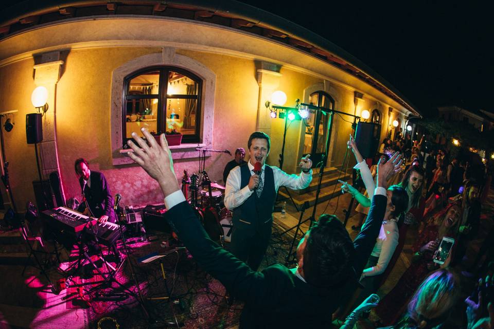 Jamming with the guests! Live in Sora, Lazio. Photo by http://ohwedo.com/