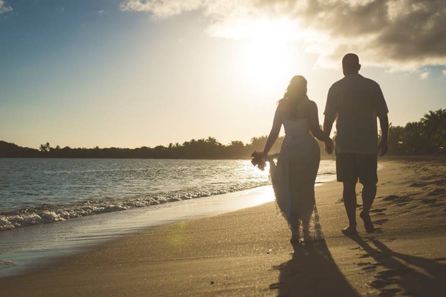 Couple walking in the seashore