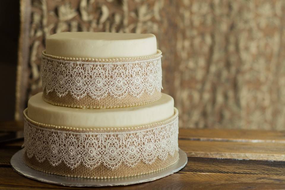 Burlap and lace cake