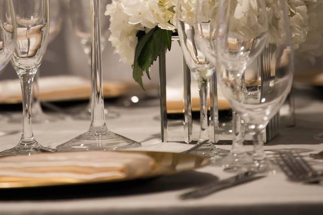 In-house & vendor décor