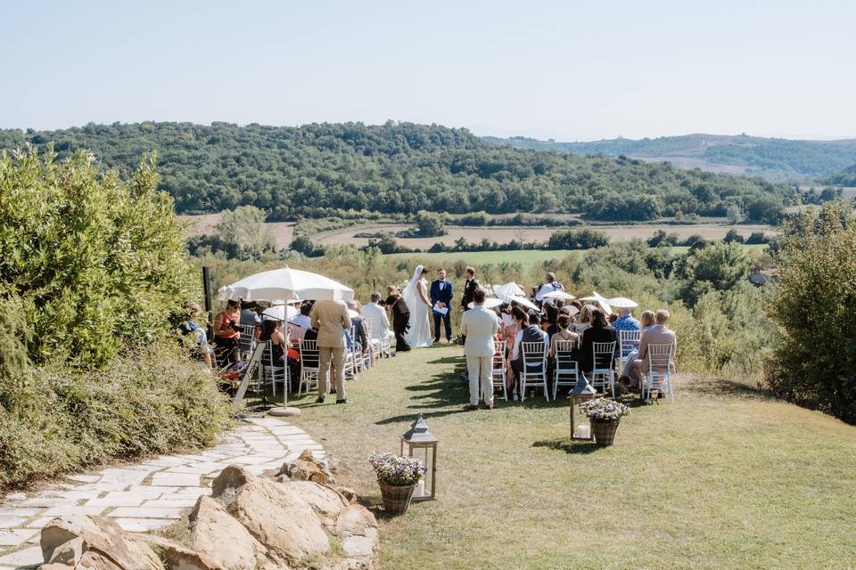 Country chic ceremony