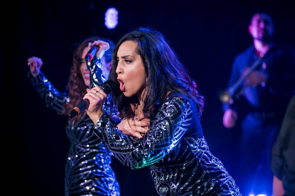 Zelina on vocals