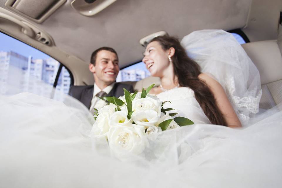 Newlyweds in limo