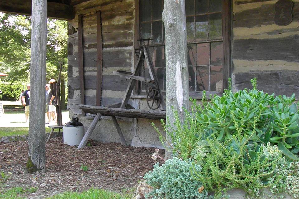 1830s log cabin