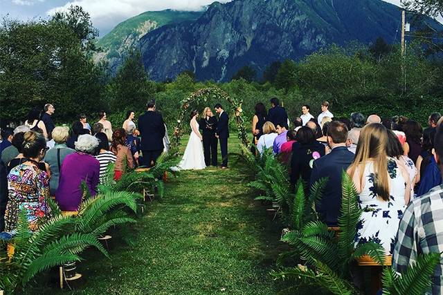 Noteworthy DJs & Photo Booths