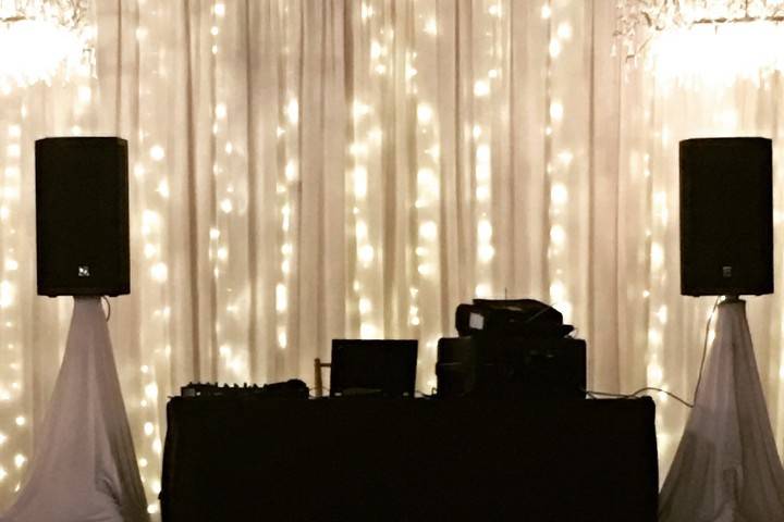 Noteworthy DJs & Photo Booths