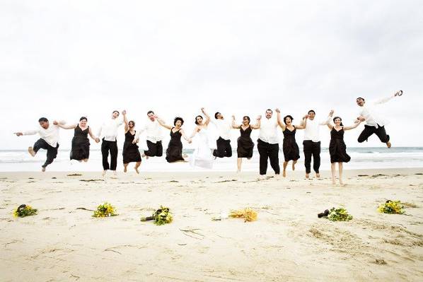 The couple with the bridesmaids and groomsmen