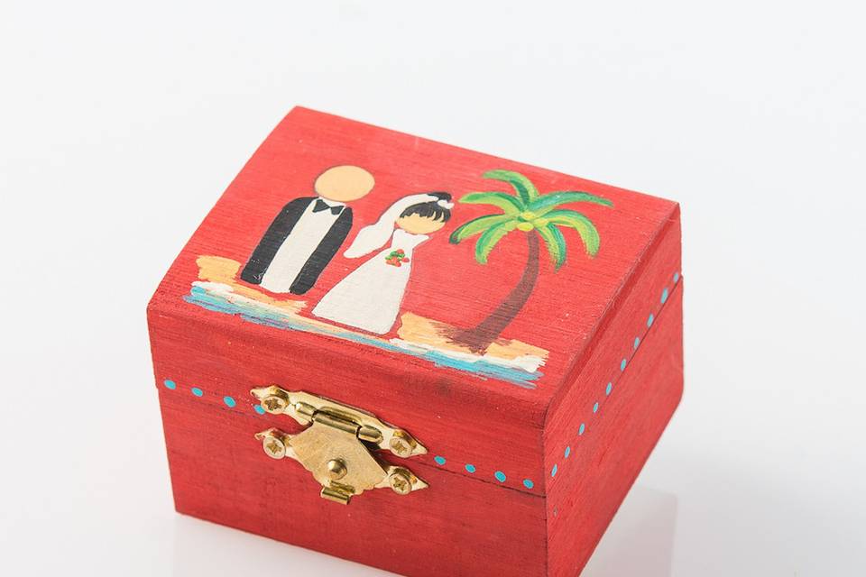 I Do! Box - This box is completely hand crafted by a Puerto Rican artist. It represents the I DO special moment in your wedding you want everybody to remember.   Inside the box you can place a personalized welcome card or candies for your guests. Size: 2 1/2
