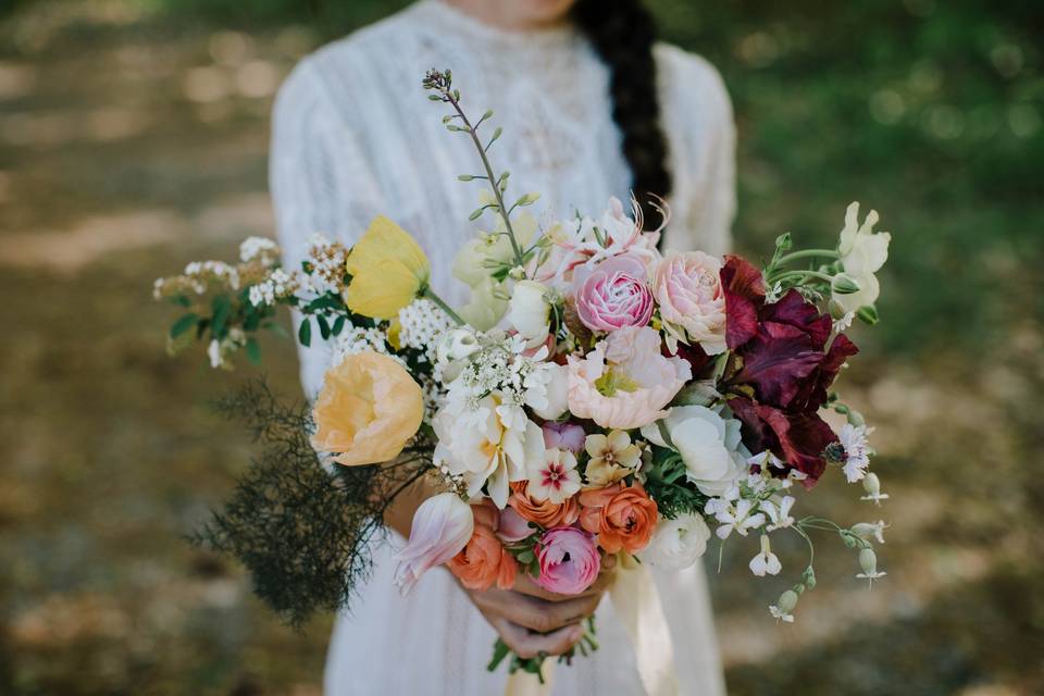 Garden-style bridal bouquet