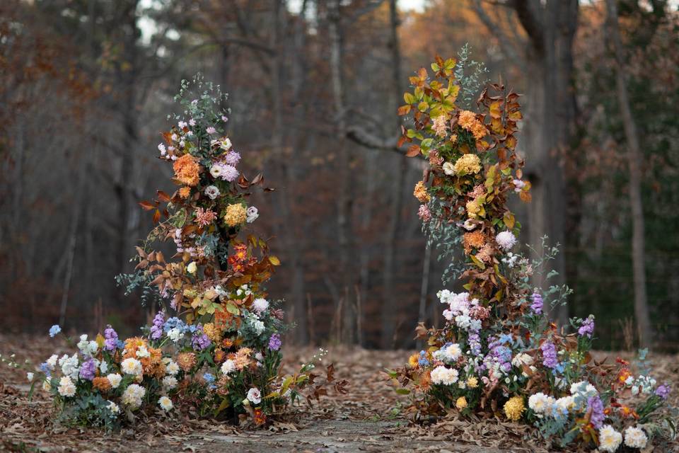 Deconstructed arch for fall