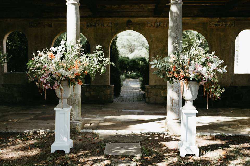 Ceremony urns