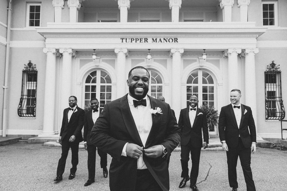 Groom w/ groomsmen