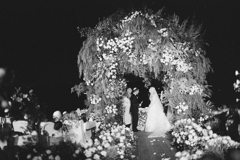 Luxury wedding arch and aisle