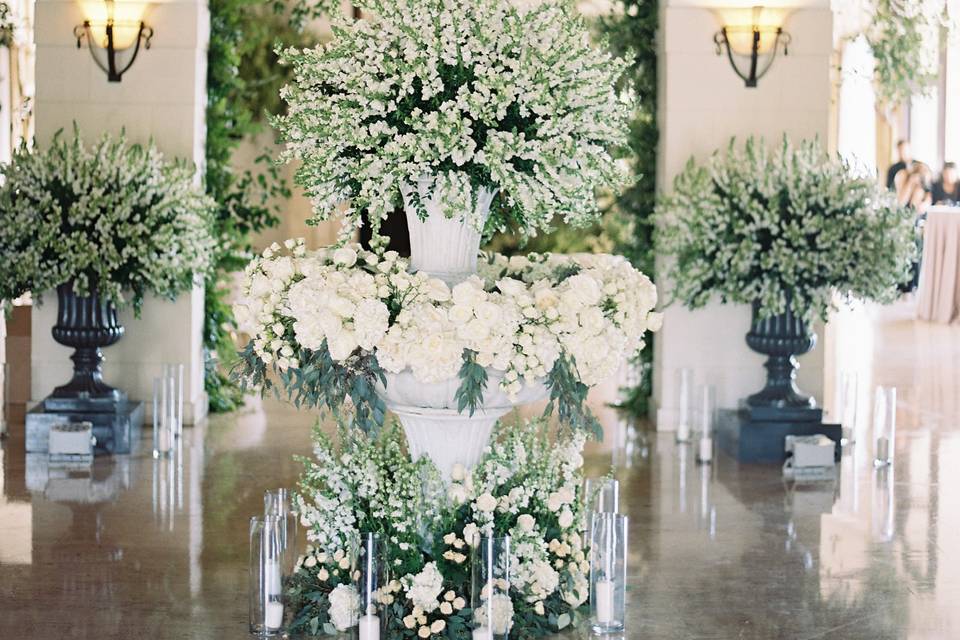 Luxury white floral motif
