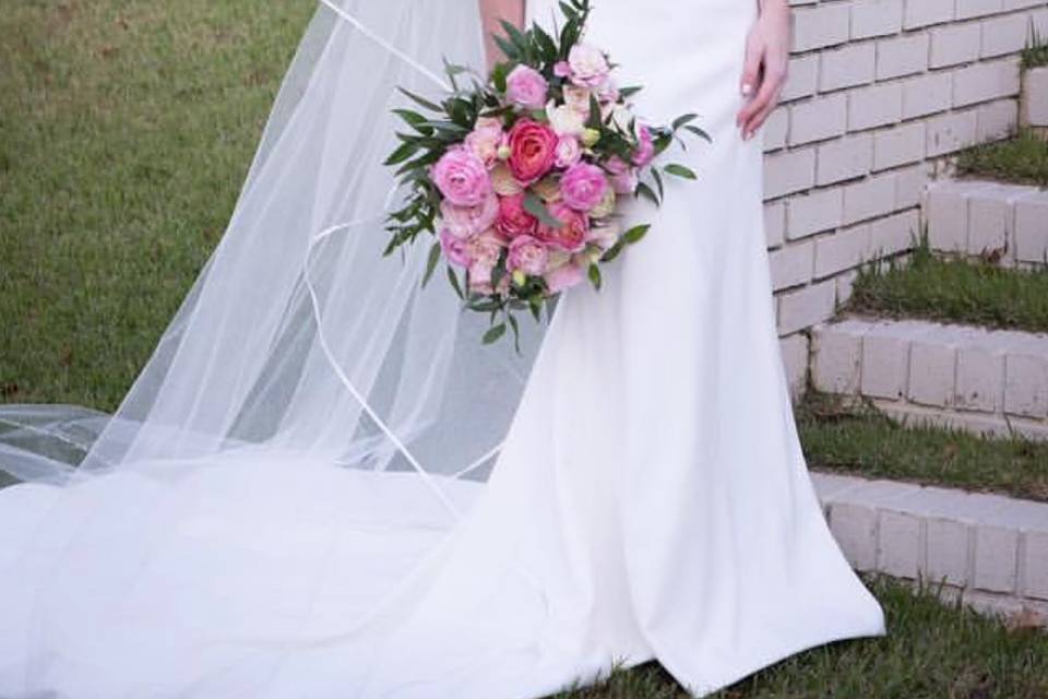 Bride + fur, veil, dress