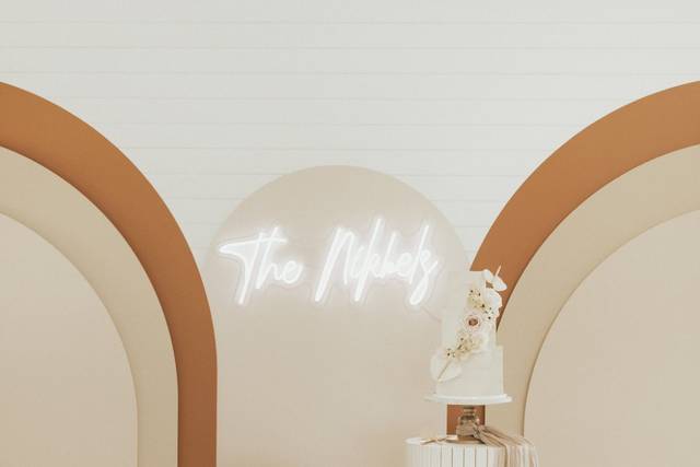 Nikkel Arches and Cake Columns